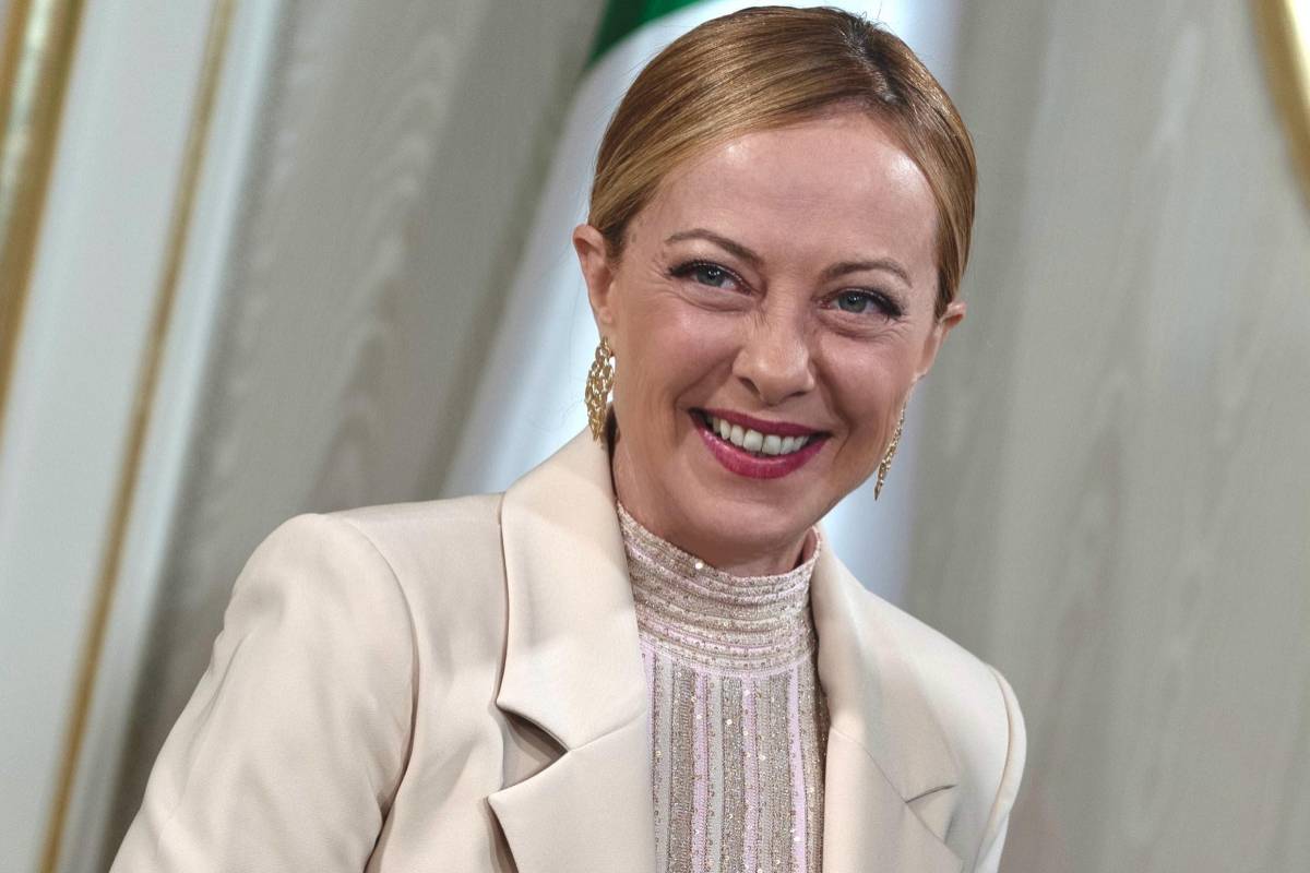 il premier giorgia meloni che sorride